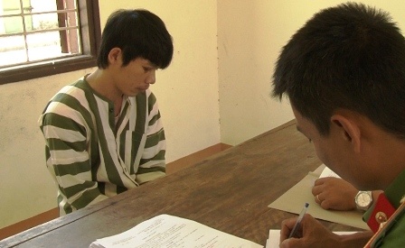 9X 'phe' co dung dao chem canh sat bi thuong hinh anh