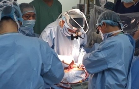 Giam doc benh vien xin nghi hop Quoc hoi de ghep tim cuu benh nhan hinh anh