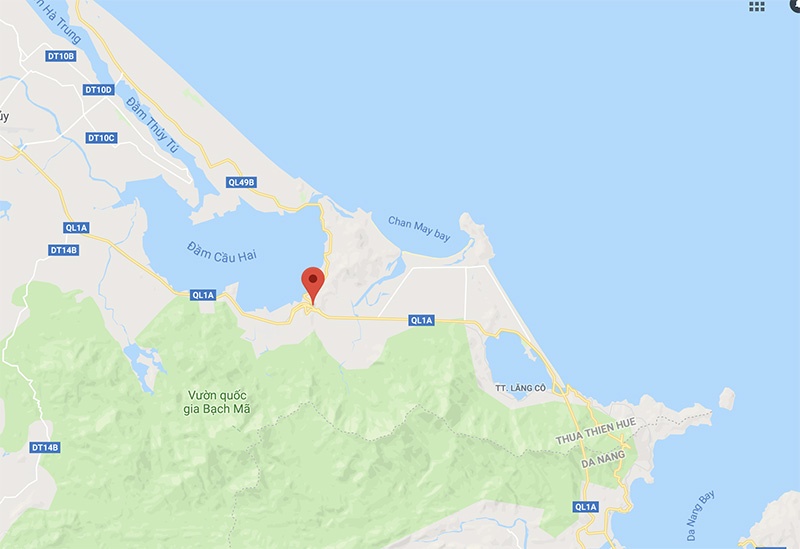 Ôtô tải tông taxi ảnh 2 Oto tai tong taxi anh 2