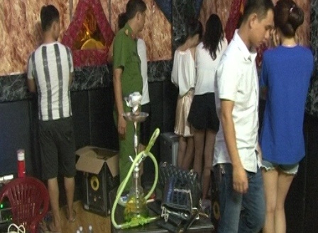 25 khach 'thac loan' trong nha nghi duong tinh voi ma tuy hinh anh