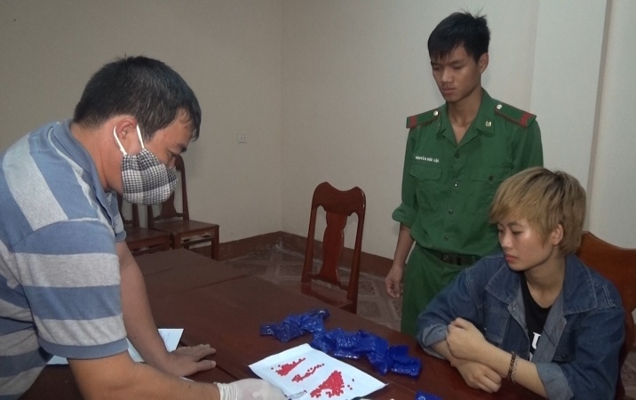 Vạn chuyển 4.000 ma túy  ảnh 1 Van chuyen 4.000 ma tuy anh 1