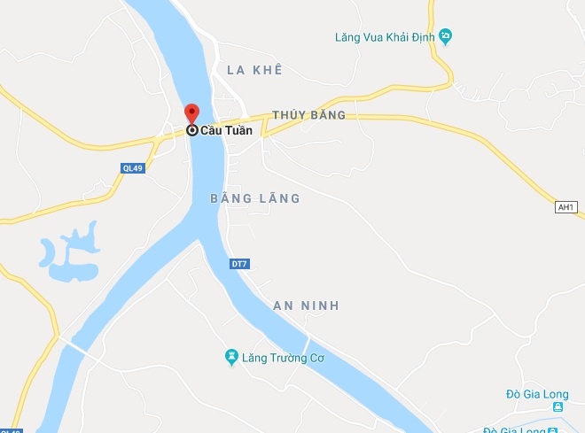 Ôtô khách bốc cháy trên cầu ảnh 2 Oto khach boc chay tren cau anh 2