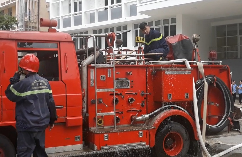 Cháy giảng đường đại học ảnh 2 Chay giang duong dai hoc anh 2