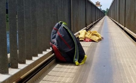 Co gai gieo minh xuong song Huong sau khi kham benh hinh anh