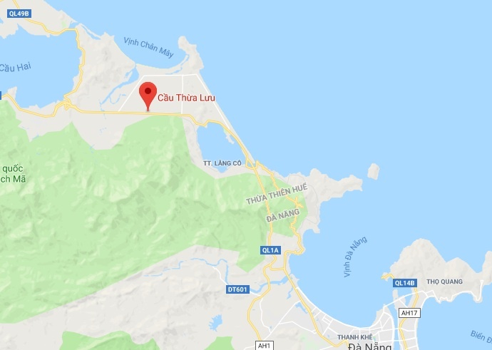 Nan nhan mac ket trong xe bi lat anh 2