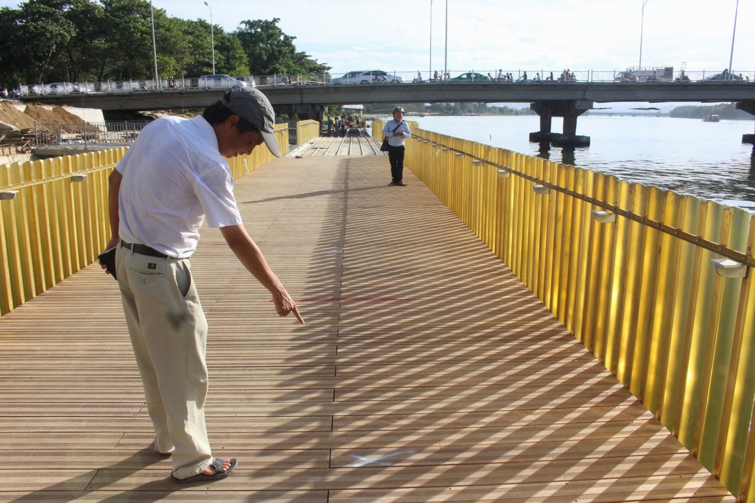 Go lim lam duong di bo bi nut anh 5