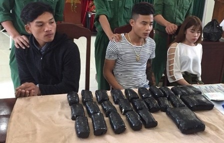 Chang trai ngoai quoc tuon hon 65.000 vien ma tuy vao Viet Nam hinh anh