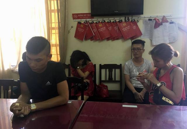 Su dung ma tuy trong quan karaoke anh 1