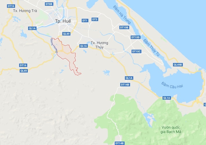 Xe đầu kéo lao xuống hố sâu 6 m ảnh 3 Xe dau keo lao xuong ho sau 6 m anh 3