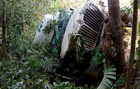 Xe dau keo mat lai lao xuong ho sau 6 m hinh anh