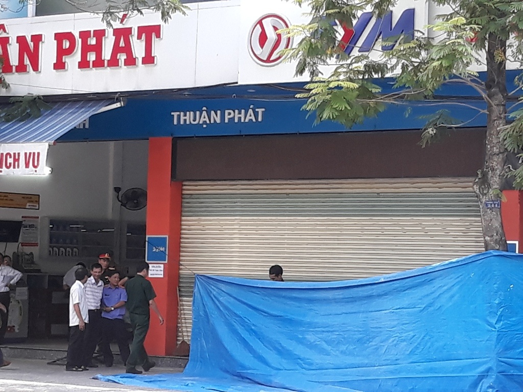 Dat min truoc cua hang xe may anh 1