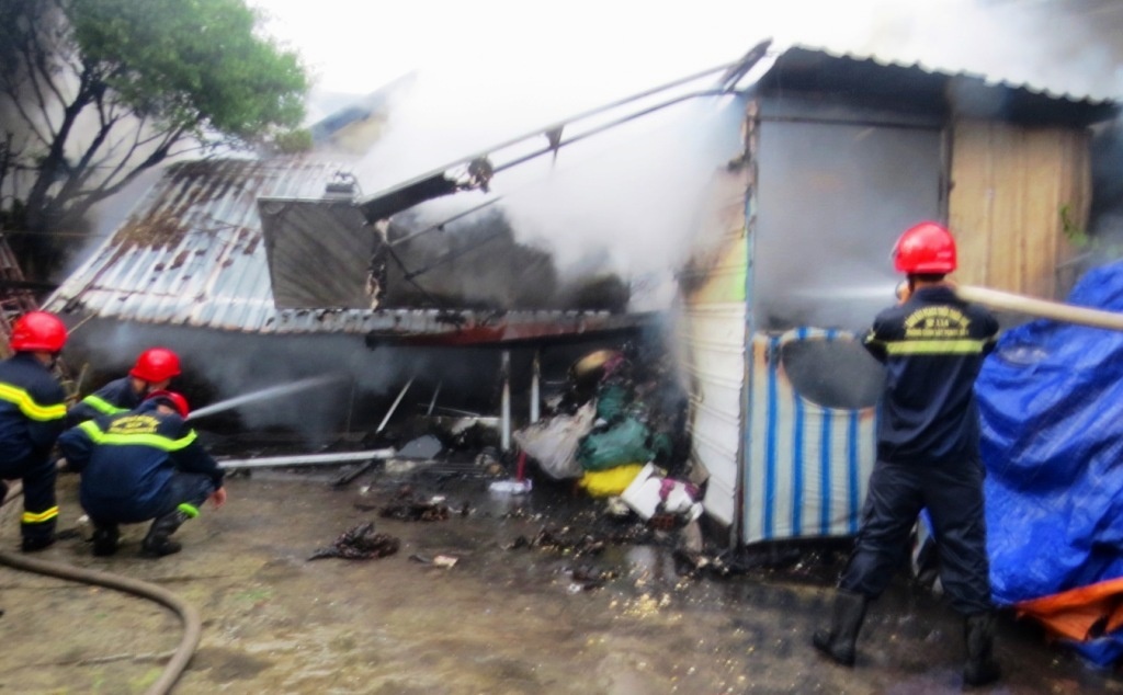 Cu ba 86 tuoi tu vong trong ngoi nha chay hinh anh