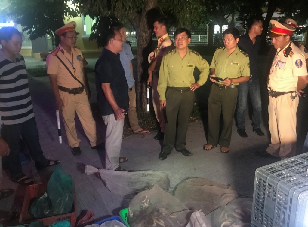 Ôtô khách chở 200 kg rắn ảnh 1 Oto khach cho 200 kg ran anh 1