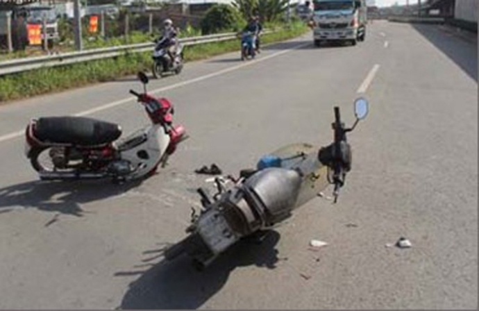 Cha cung con 8 thang tuoi tu vong tren duong di kham benh hinh anh