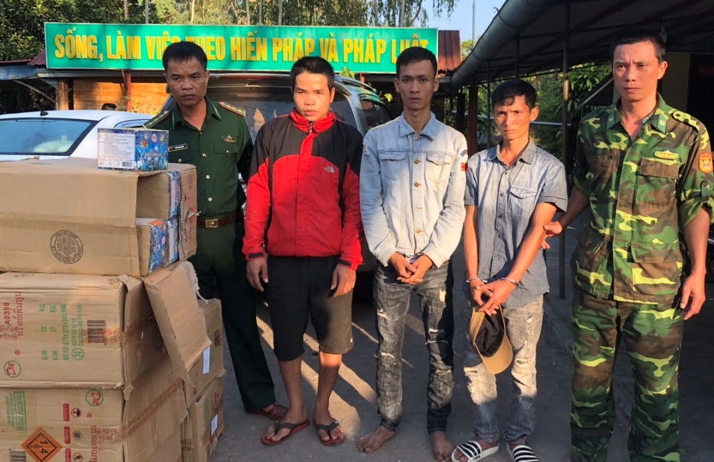 Bắt 250 kg pháo lậu ảnh 1 Bat 250 kg phao lau anh 1