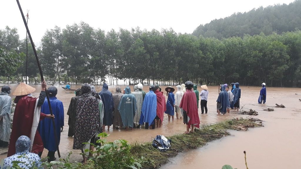 9X bị lũ cuốn trôi ảnh 1 9X bi lu cuon troi anh 1