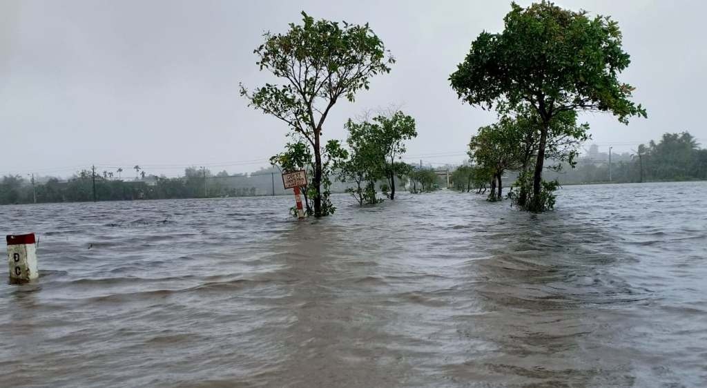 Thuy dien xa lu, vung thap trung o Hue co nguy co chim trong bien nuoc hinh anh