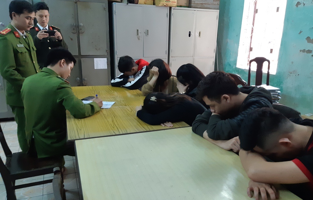 Chơi ma túy tập thể ảnh 1 Choi ma tuy tap the anh 1