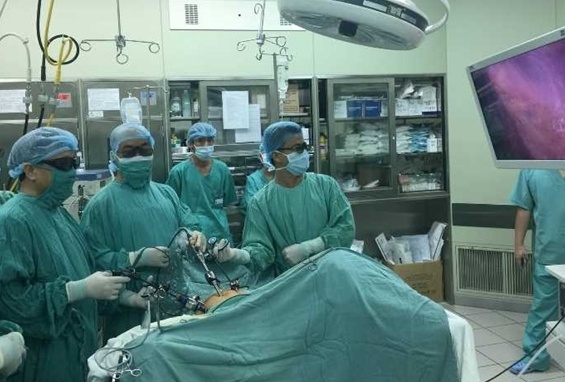 Cuu song nu benh nhan bi xuat huyet ruot cap hon mot thang hinh anh