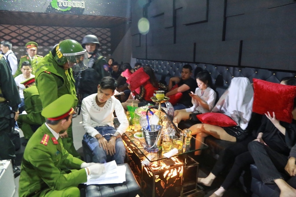 Ma túy ở quán bar ảnh 2 Ma tuy o quan bar anh 2