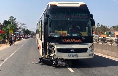 Tai xe xe giuong nam tong tu vong 2 cha con bi khoi to hinh anh