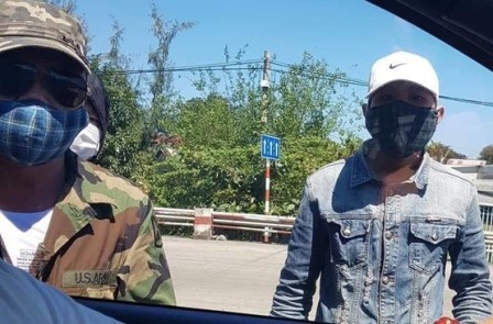 Khoi to 3 nguoi dap pha oto o tram thu phi hinh anh