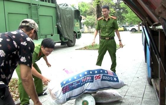 Xe khach cho 400 kg da lon ban anh 1