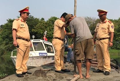 Bat chap lenh cam cua tinh, doanh nghiep van len lut khai thac cat hinh anh