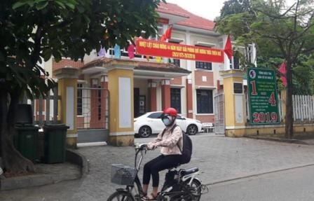 Kiem tra vu dan to can bo phuong gay kho trong viec cap giay chung tu hinh anh