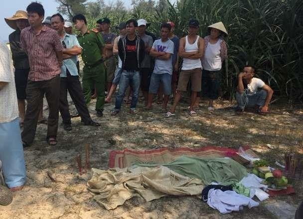 Bé trai bị sóng cuốn mất tích ảnh 1 Be trai bi song cuon mat tich anh 1