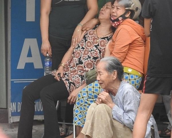 Chay cua hang xe may dien anh 1