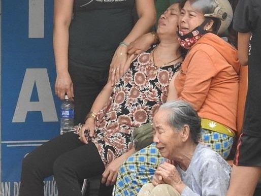 Ba chiec quan tai dat canh nhau sau vu cua hang bi thieu rui o Hue hinh anh