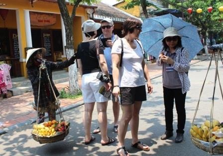 Mua 1,7 kg mang cut, du khach bi doi 1 trieu dong hinh anh