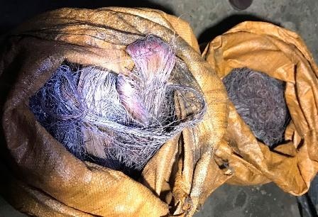 Bat nhom cat trom hon 1.000 m cap vien thong hinh anh