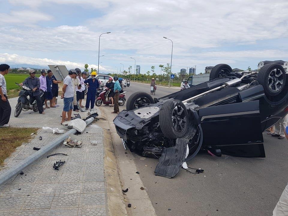 Honda CR-V lật ngửa ảnh 1 Honda CR-V lat ngua anh 1