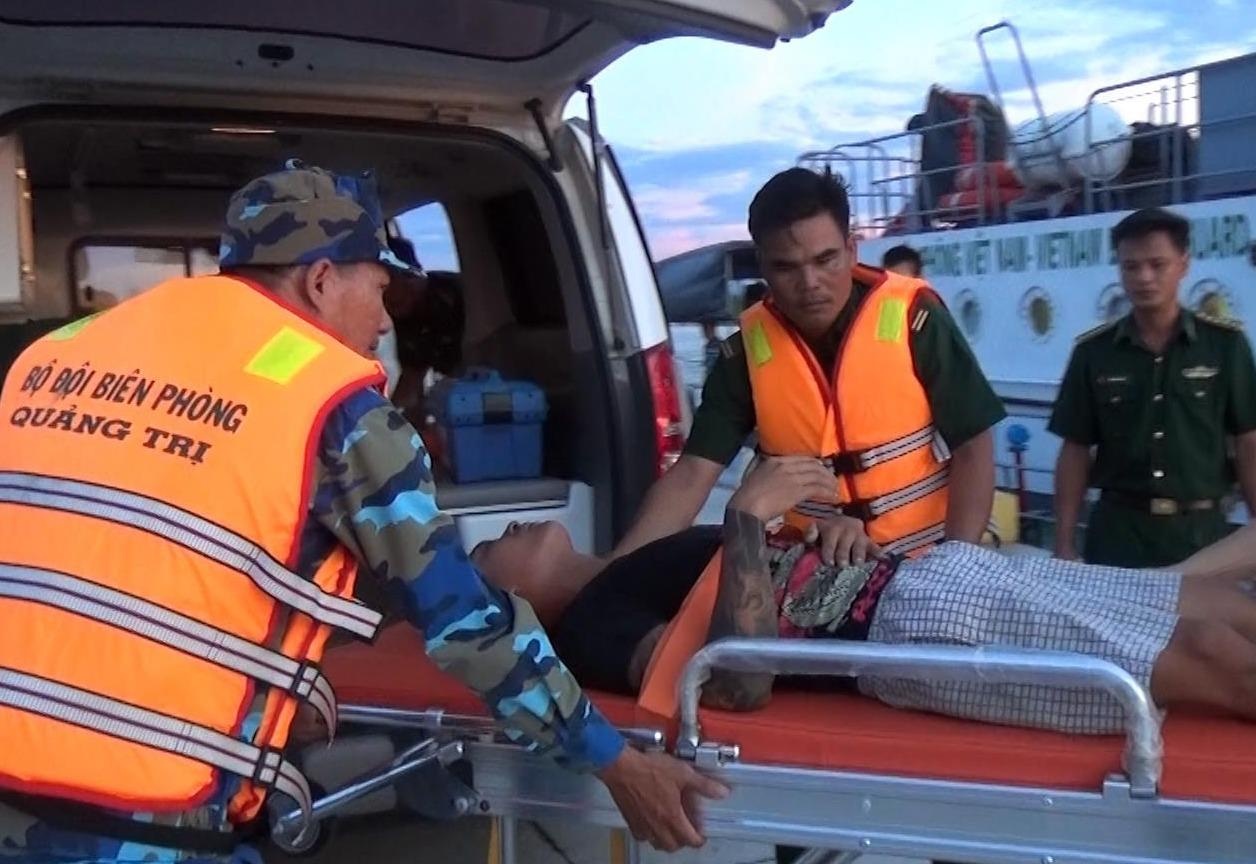 10 gio vuot song cuu ngu dan viem ruot thua cap tren bien hinh anh