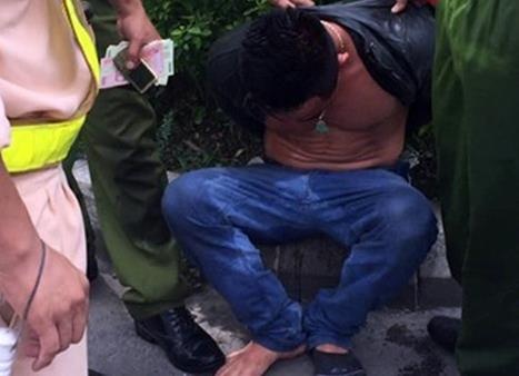 Tai xe nghi ngao da tong hang loat oto trong ham Hai Van hinh anh