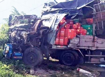 Oto tai nat phan dau sau tai nan, tai xe thoat chet trong gang tac hinh anh