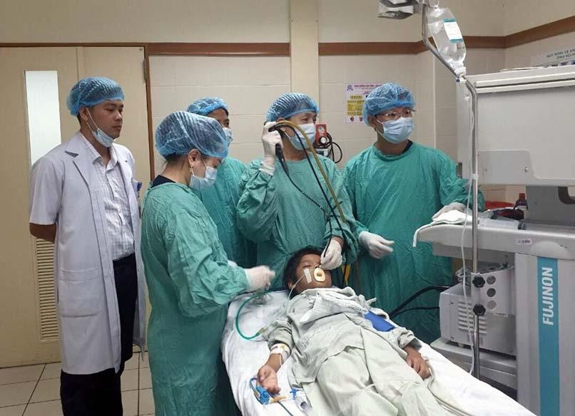 Lấy xương cá ở phế quản ảnh 1 Lay xuong ca o phe quan anh 1