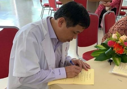 150 y, bac si o Hue dang ky hien mo, tang sau khi qua doi hinh anh