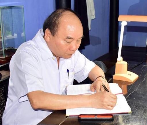 Thu tuong xuc dong tham ngoi nha thuo thieu thoi cua Bac Ho o Hue hinh anh