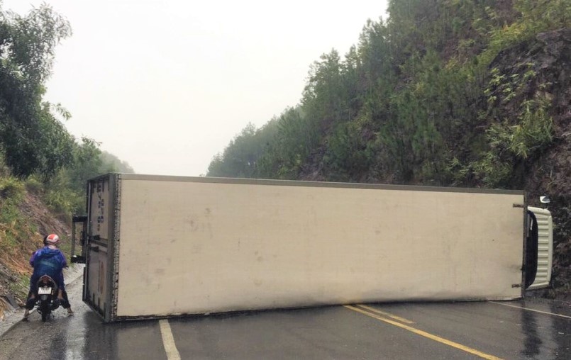 Lật xe đông lạnh ảnh 1 Lat xe dong lanh anh 1