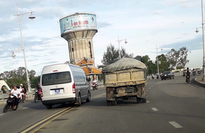 Xe biển xanh vi phạm ảnh 1 Xe bien xanh vi pham anh 1