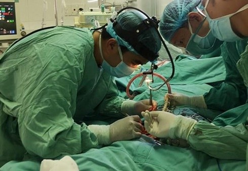 Cuu benh nhan mac benh tim mach hiem gap hinh anh