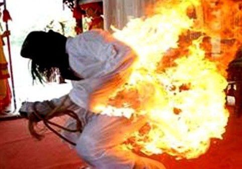 Cuoc song qua ngheo kho, nguoi dan ong o Hue cham lua tu thieu hinh anh