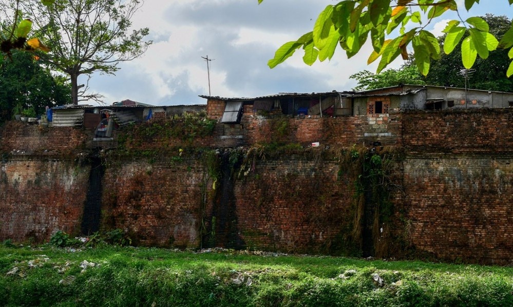 Bi thu tinh keu goi anh 1