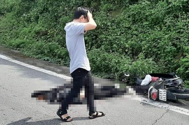 Co gai tu vong tren duong ra Lang Co phong van xin viec hinh anh