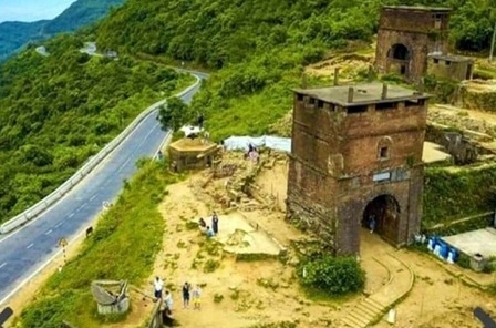 Bac thong tin ban 200 ha dat tren nui Hai Van cho nguoi Trung Quoc hinh anh