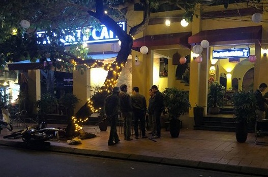 Chem nguoi o quan nhau anh 1