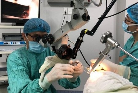 Phau thuat dao laser cuu benh nhan bi ung thu ha hong hinh anh